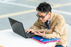 公務員が副収入できる？